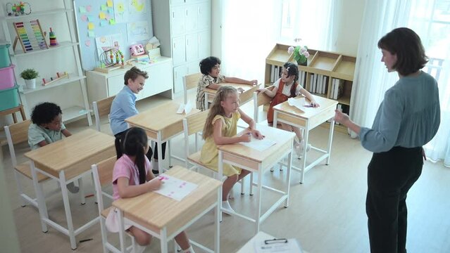 Teachers are fed up with children's mischievous behavior in the classroom.