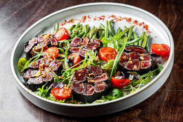 beef steak tataki served with vegetables salad and green bean