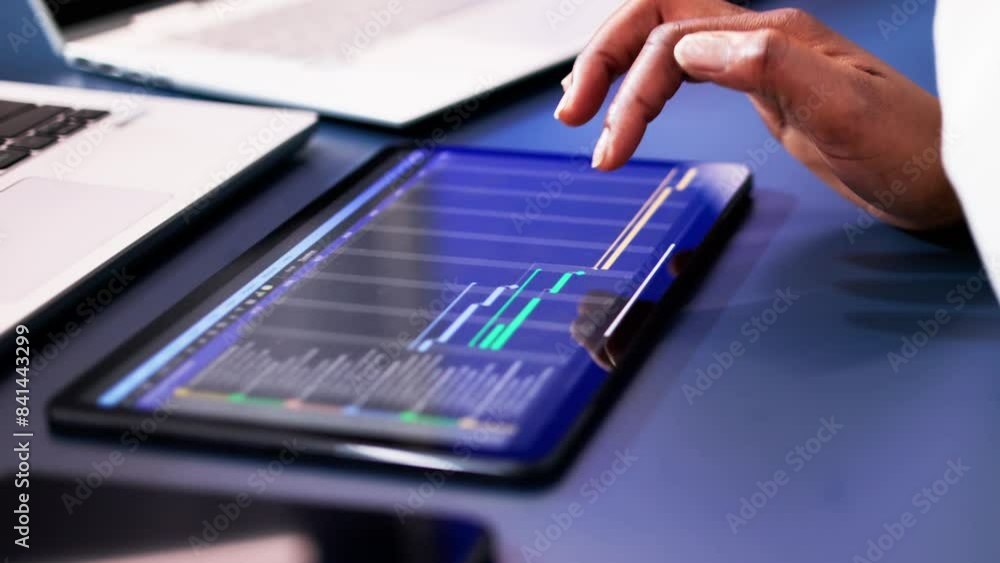 Poster african american woman using gantt software to manage project schedule and control finances on compu