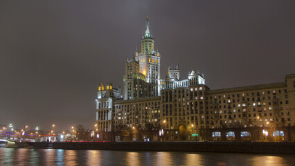 Obraz premium Night view of the Kotelnicheskaya Embankment Building hyperlapse in Moscow timelapse, Russia.