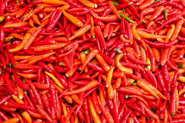 Des petits piments rouge sur un marché de l'île de la Réunion