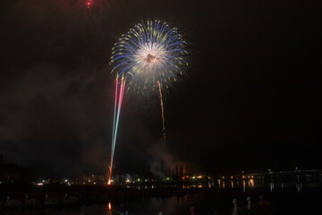 富士山のそばにある河口湖でおこなわれた花火大会