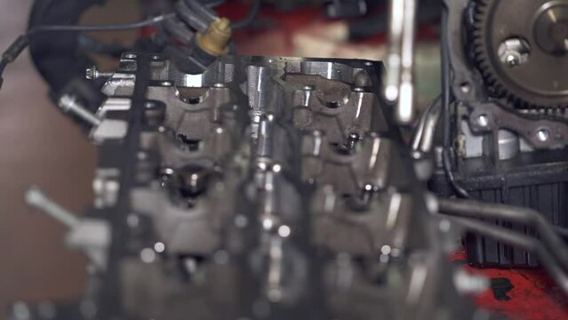 enfoque y desenfoque de motor desmontado