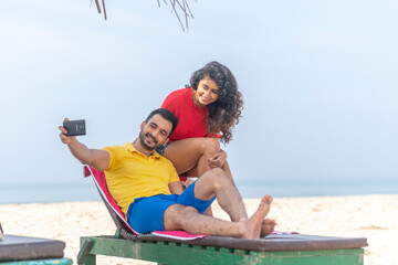 Fototapeta premium Couple/Man relaxing at the beach