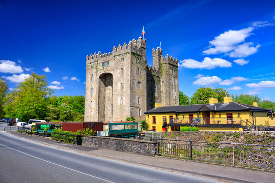 15th-century Bunratty castle in Co. Clare, Ireland