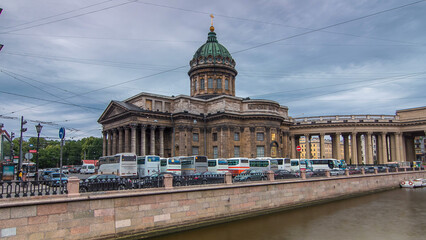 Obraz premium Kazan Cathedral or Kazanskiy Kafedralniy Sobor timelapse hyperlapse in Saint Petersburg