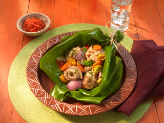 Ndomba de poisson, afrikanisches Mahl, Afrika, Ghana, Gemüse, Bananenblätter, Fischgericht,