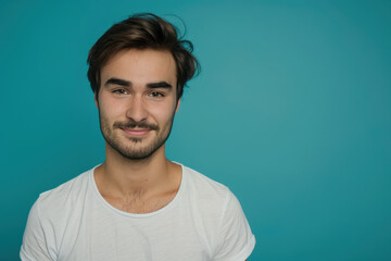 Naklejka premium A close up portrait of a young man with a subtle smile