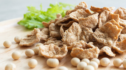 大豆ミートと大豆　プラントベースの代替肉