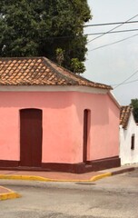 Nuestra arquitectura comprende nuestra herencia española,asi que podemos encontrar muchos ejemplos de arquitectura colonial,por supuesto otra mucho mas actual y moderna.