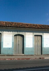 Nuestra arquitectura comprende nuestra herencia española,asi que podemos encontrar muchos ejemplos de arquitectura colonial,por supuesto otra mucho mas actual y moderna.