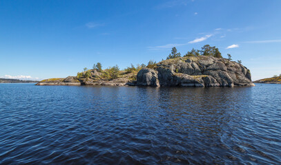 Naklejka premium The coast of Lake Ladoga