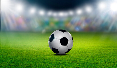 Soccer Fussball bei Scheinwerferlicht im Stadion