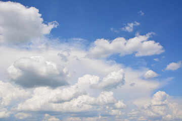 Fototapeta premium a cloud that is in the sky wallpaper 