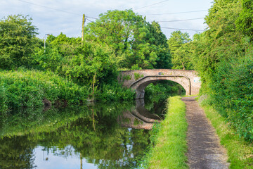 Fototapeta premium Bridge and towpath on the canal in the UK during a Spring morning