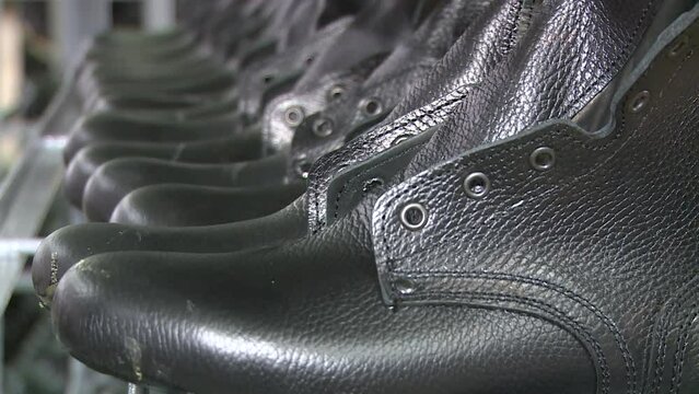 sew military boots
