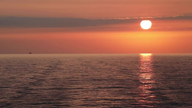 Sonnenuntergang auf Schiffsdeck