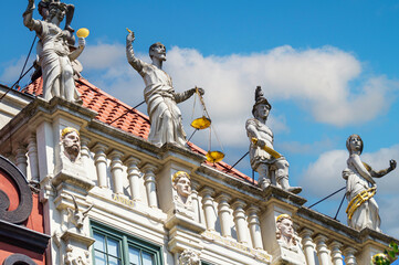 Obraz premium Beautiful ancient house in Gdansk. Medieval statues of antique gods on the roof
