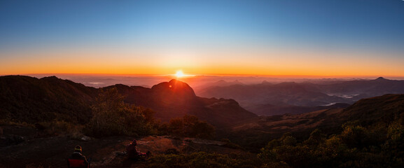 Panorâmica das Montanhas da Mantiqueira no nascer do sol