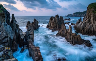 Una fotograf&iacute;a impresionante de la escarpada costa.