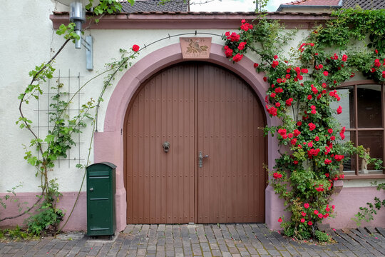 Hoftor in einem Winzerhaus, Theresienstra&szlig;e in Rhodt unter Rietburg