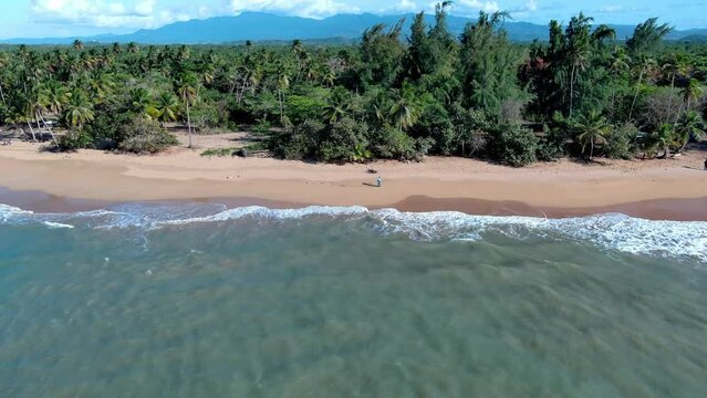 Playa en la costa de Loiza Puerto Rico (Pi&ntilde;ones)