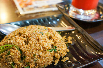 マレーシアの伝統的な醤油味が強いチャーハン