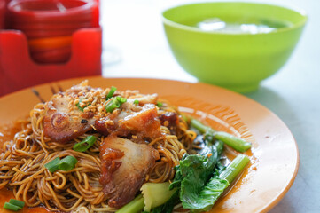 マレーシアのレストランで食べれる上海風焼きそば