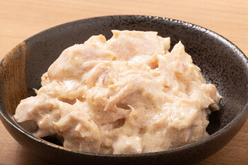 ツナマヨ　［ツナ　マヨネーズあえ）