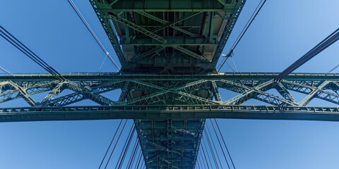 Naklejka premium structure of a bridge viewed from below, showcasing its engineering marvel and architectural beauty