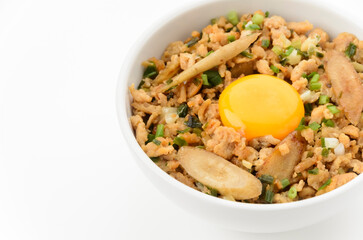 ごぼう入り鶏そぼろ丼卵黄のせ