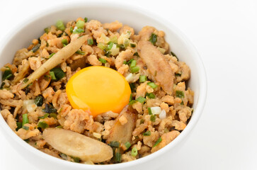 ごぼう入り鶏そぼろ丼卵黄のせ