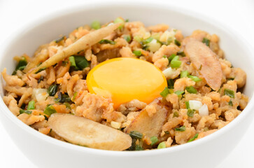 ごぼう入り鶏そぼろ丼卵黄のせ