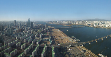 Obraz premium Seoul downtown aerial view with Han river, bridges and urban development residential area