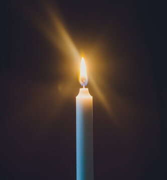 Una candela encendida, composicion simetrica