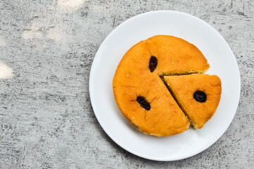sponge cake with raisin topping in a plate