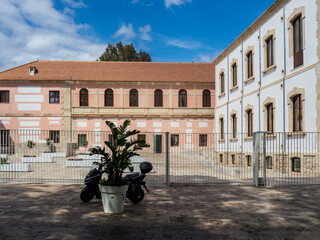 Fachada del Murec, museo del realismo contemporáneo español de Almería, España.