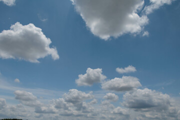 青空に浮かぶ雲
