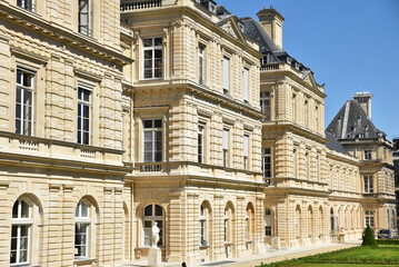 Façade du palais au jardin du Luxembourg à Paris. France