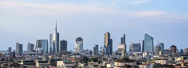 Fototapete Rund Milan, new panoramic skyline 2024. The picture was taken from the Duomo cathedral and shows the new buildings and skyscrapers of the Garibaldi district.  © pcruciatti