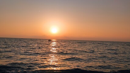 Obraz premium Amazing photo of sunset over the beautiful sea 