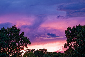 Obraz premium Sun setting after a storm