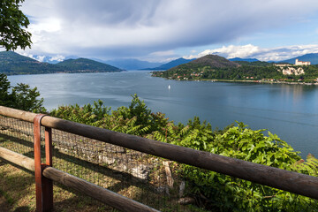 Panorama dall'alto del Parco della Rocca Borromeo di Arona in Piemonte