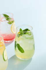 Refreshing Non-Alcoholic Mojito Lemonade with Fresh Mint and Citrus Slices