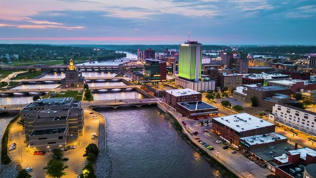 Cedar Rapids, Iowa, USA cityscape on the Cedar River