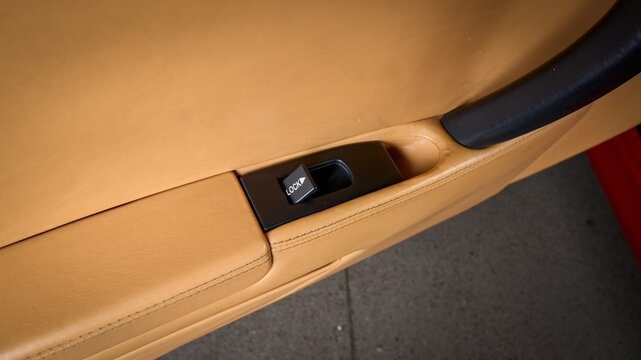 Drivers door arm rest