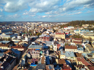 Obraz premium view of the city city ​​panorama visible ancient European city Lviv church roofs houses streets view from above drone 