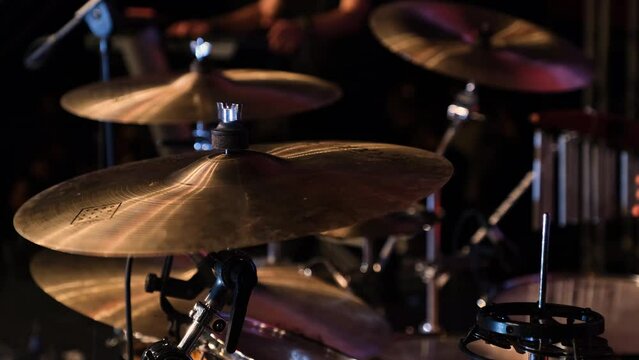 playing cymbal close up, fa01