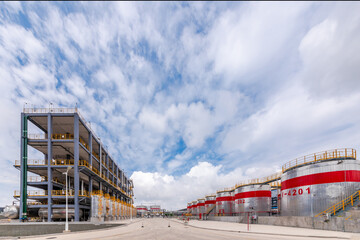 Oil tank equipment in petrochemical plants