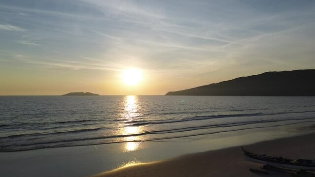 Nascer do sol na Praia dos Ingleses Florian&oacute;polis
